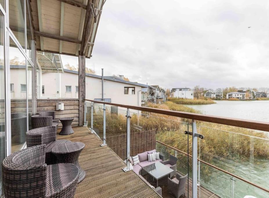 Otters Holt Villa Somerford Keynes ภายนอก รูปภาพ