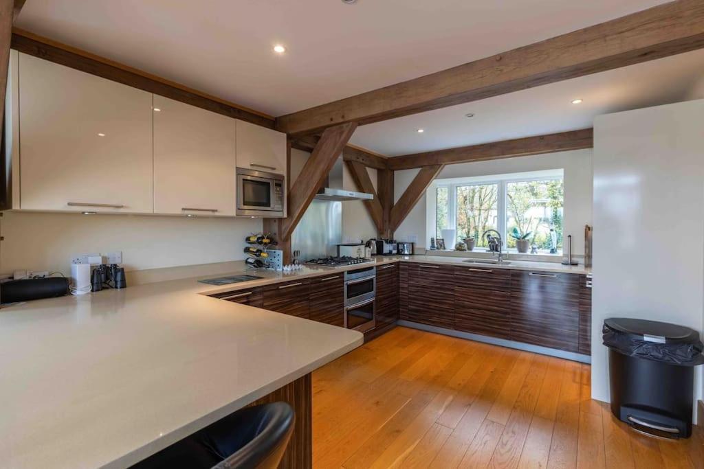 Otters Holt Villa Somerford Keynes ภายนอก รูปภาพ